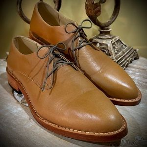 EUC Nisolo “James Oxford” in Almond. Excellent Near New Condition. Size 8